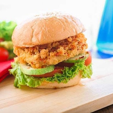 Burger tempe crispy  (chef Helmi Hibiki)